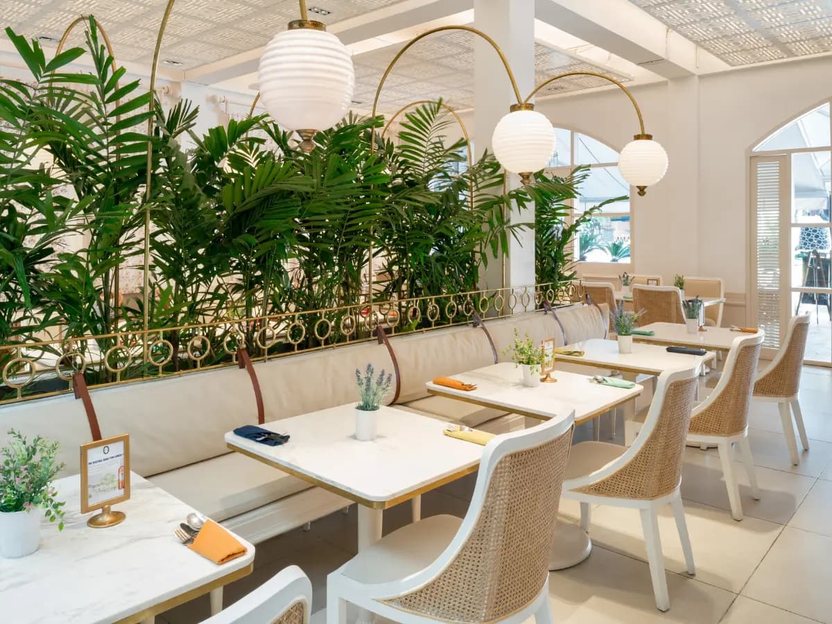 HomeBlu restaurant cleaning crew detailing dining and kitchen spaces